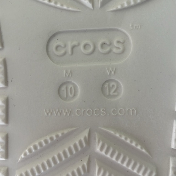 NWT classic cozzzy holiday crocs - Picture 5 of 5